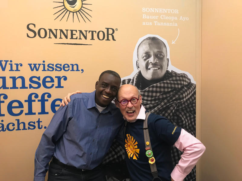 Happy Moment, a farmer meets a business partner!